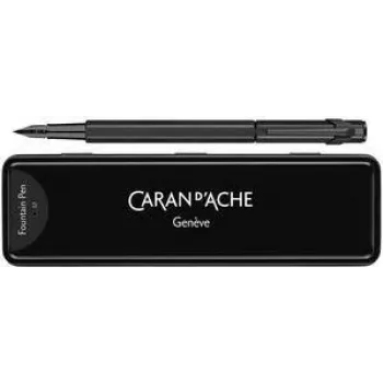 Caran d'Ache 849 Black Code täytekynä, keskikokoinen kärki, mattamusta 840.496