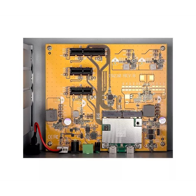 EXSYS Thunderbolt 3 / USB 4 - 3x PCIe-laajennuslaatikko lyhyille korteille (EX-1019)