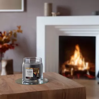 Yankee Candle Crackling Embers kynttilä, keskikoko