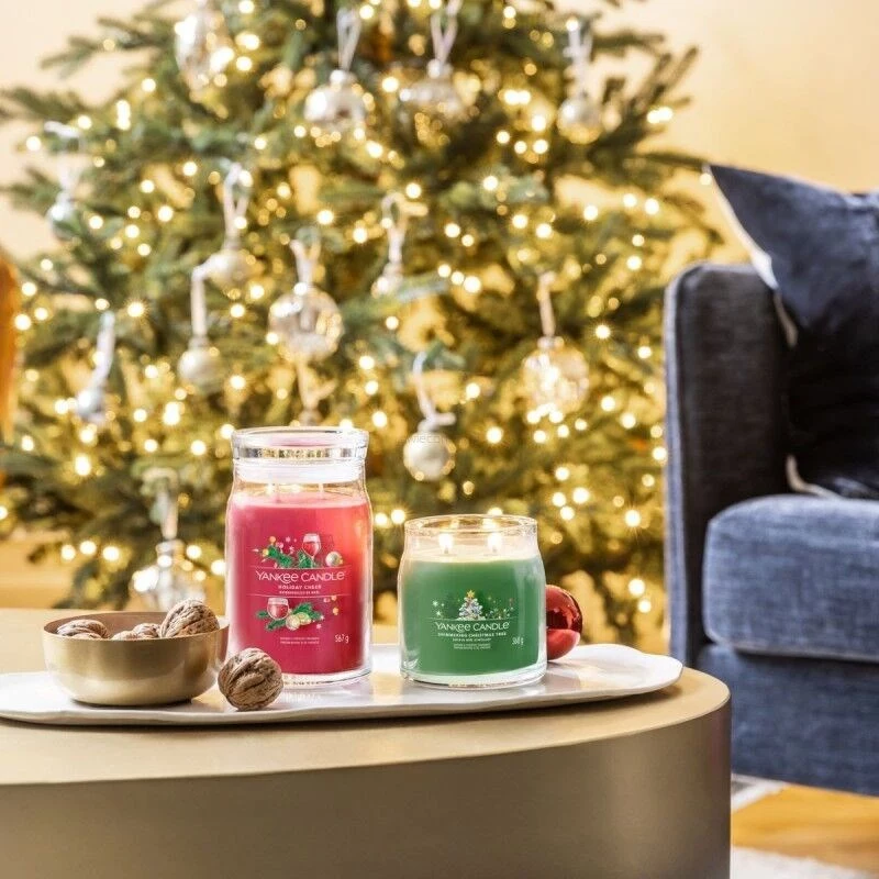 Yankee Candle Shimmering Christmas Tree kynttilä, keskikokoinen