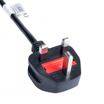 Akyga AK-AG-02A virtajohto UK BS 1363 (tyyppi G) - IEC C5 (apilanlehti), CCA 3 x 0,5 mm², 1,5 m, musta