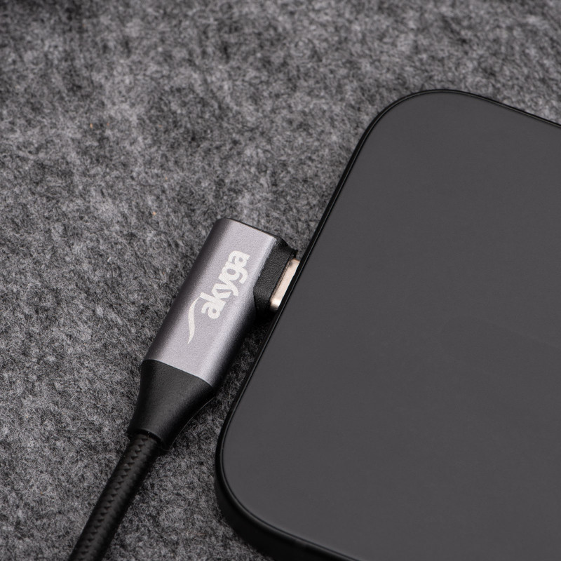 Akyga AK-USB-56 punottu USB-C - Lightning -kaapeli kulmaliittimellä, USB 2.0, 30 W, 1 m, musta