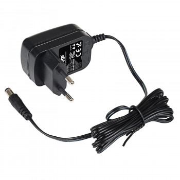 Akyga AK-TB-08 yleisvirtalähde 5 V / 1 A 5 W, DC 5,5 x 2,1 mm, 1,4 m, musta