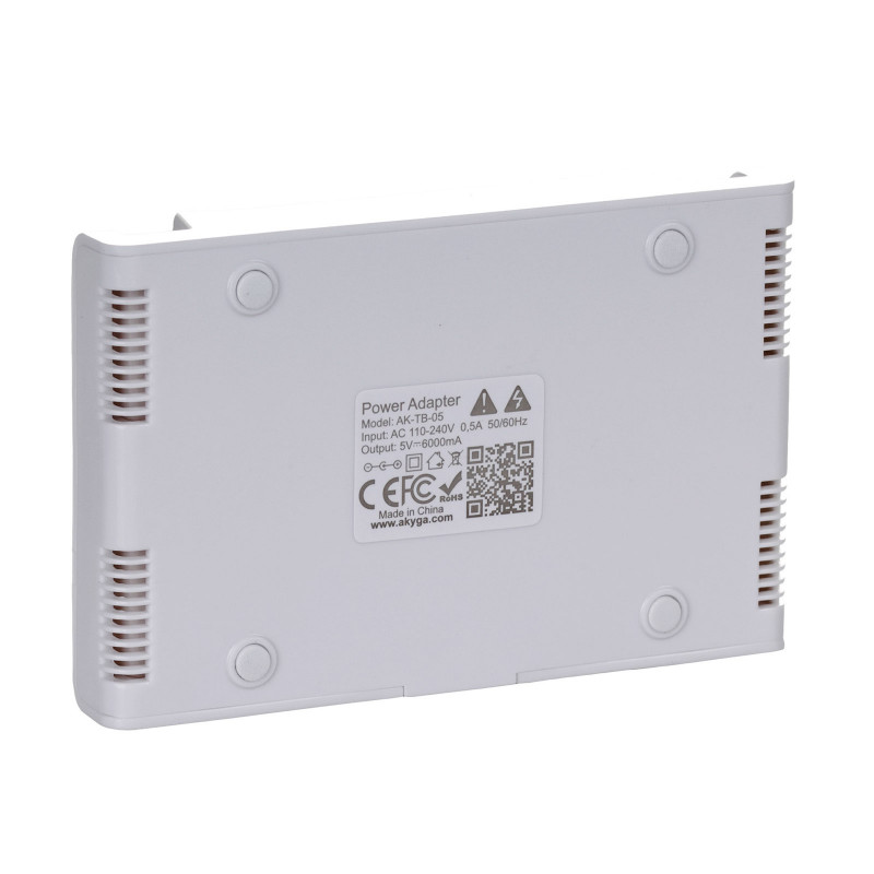 Yleislaturi Akyga AK-TB-05 5.0V / 6.0A 30W 4x USB A 1.5m