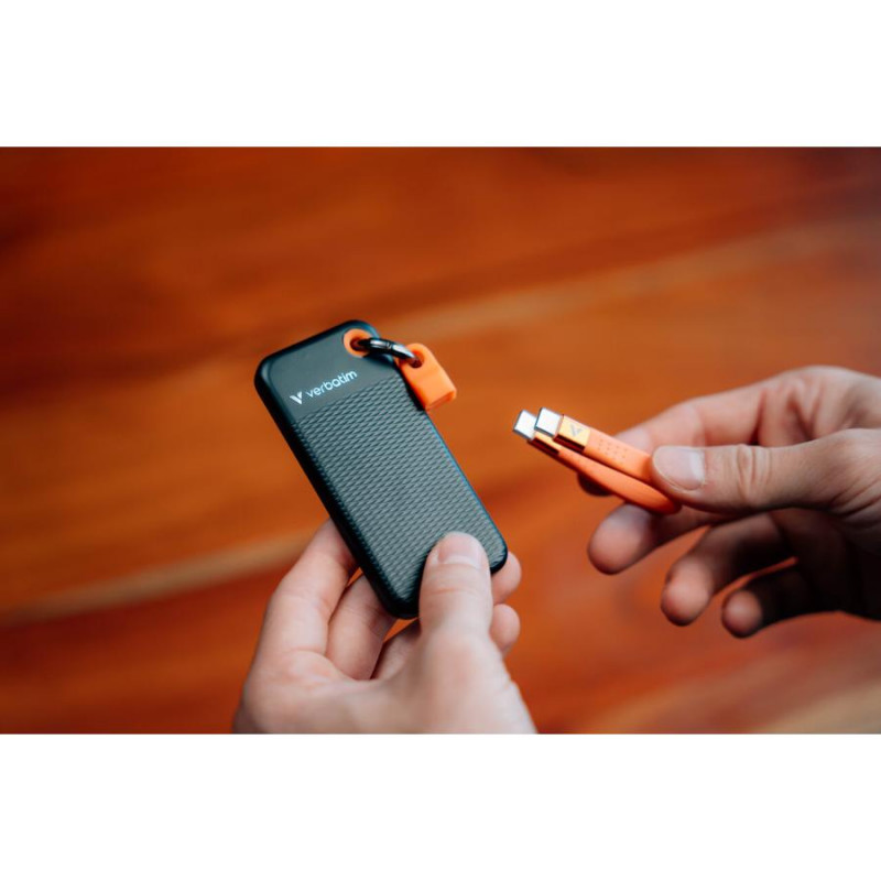 Verbatim Pocket 32285 kannettava SSD, 512 Gt, USB 3.2 Type-C, musta/oranssi