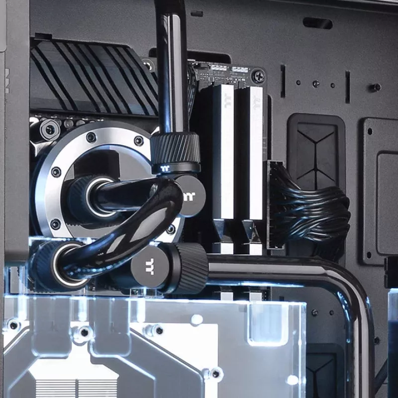 Thermaltake Pacific SF CL-W389-CA16MK-A puristusliitin 16 mm ulkohalkaisijan jäykälle putkelle, mattamusta