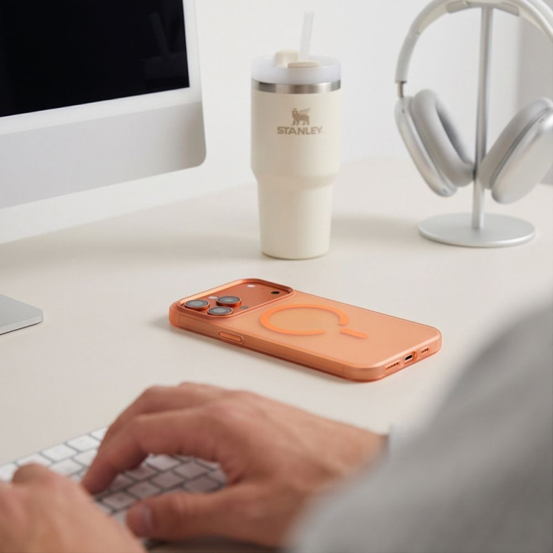 Tech-Protect MagZero MagSafe -suojakuori Apple iPhone 17 Pro / 18 Pro -puhelimelle, matta Cosmic Orange