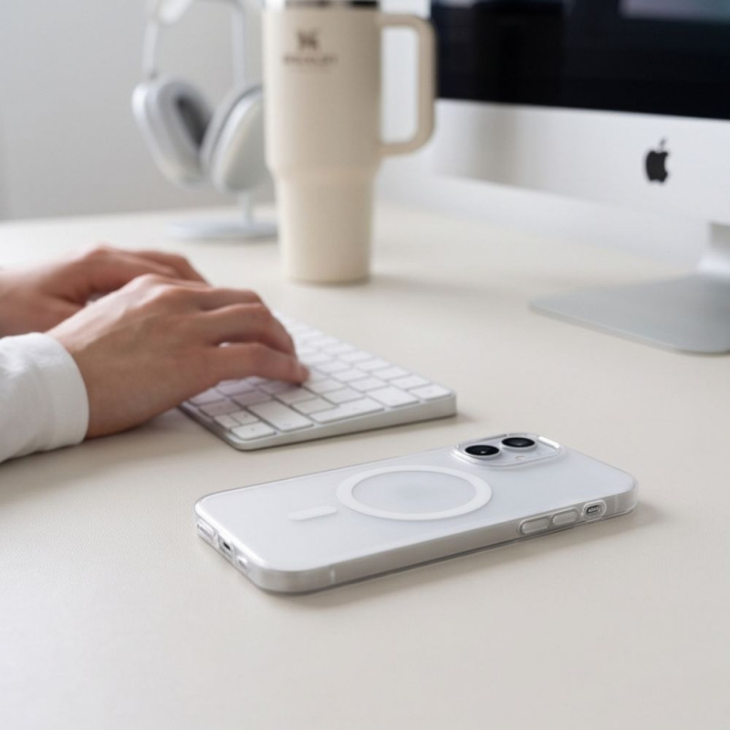 Tech-Protect MagZero MagSafe -suojakuori Apple iPhone 17:lle, mattavalkoinen