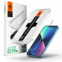 Spigen GLAS.tR EZ Fit karkaistu lasi Apple iPhone 13 / 13 Pro / 14 / 16e / 17e -laitteelle, kirkas