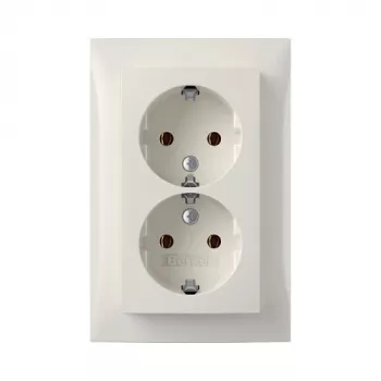 Berker S.1 kaksoispistorasia SCHUKO, 16A 250V, polarvalkoinen kiiltävä kannella