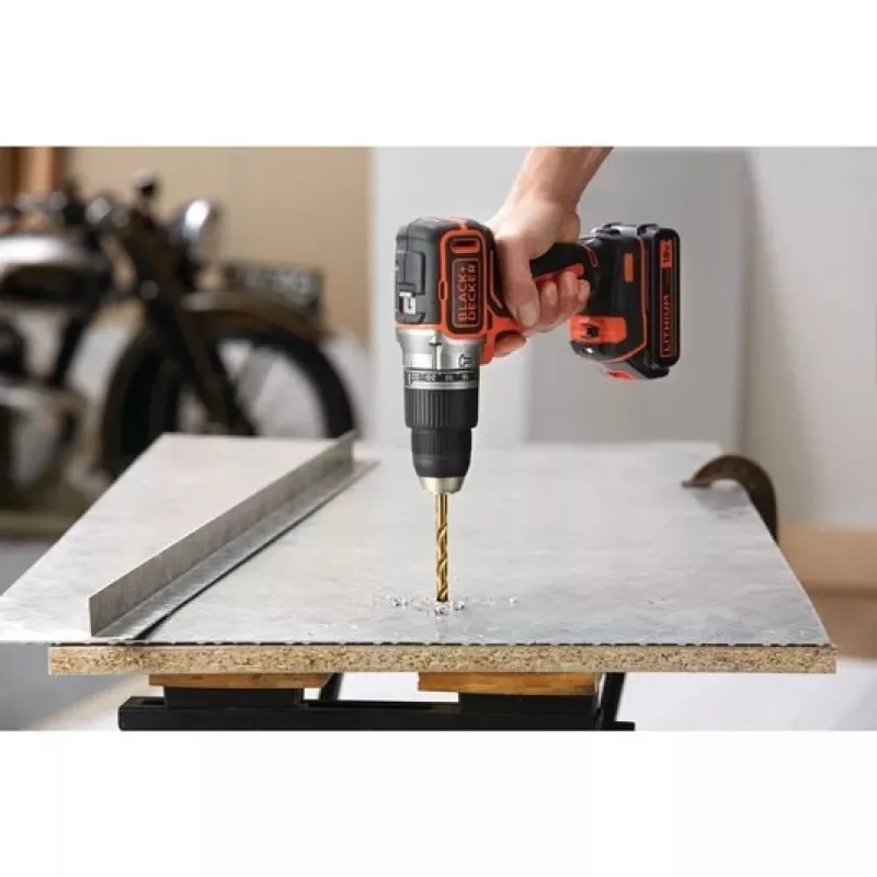 Black & Decker BL188N-XJ 18V harjaton iskuporakone 1650 RPM