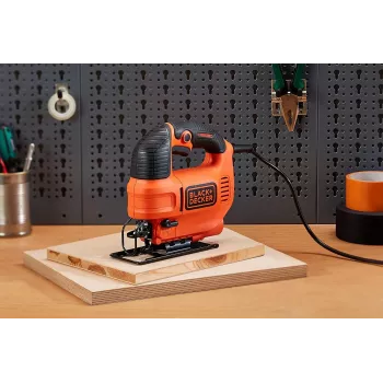 BLACK & DECKER pistosaha KS701PEK-QS 520W säädettävällä kierrosluvulla ja heiluriliikkeellä