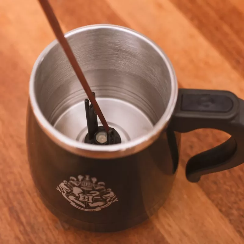 BlueSkyStudios Harry Potter itsesekoittava muki 350 ml musta