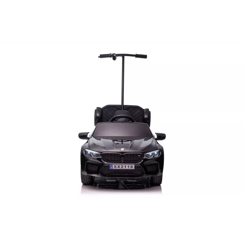 BMW M5 paristokäyttöinen auto vanhempien alustalla musta lakattu