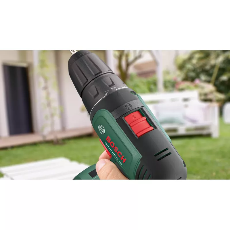 BOSCH UniversalImpact 18V akkukäyttöinen iskuporakone (vihreä/musta, 2x1,5 Ah Li-Ion, 241 osan sarja)