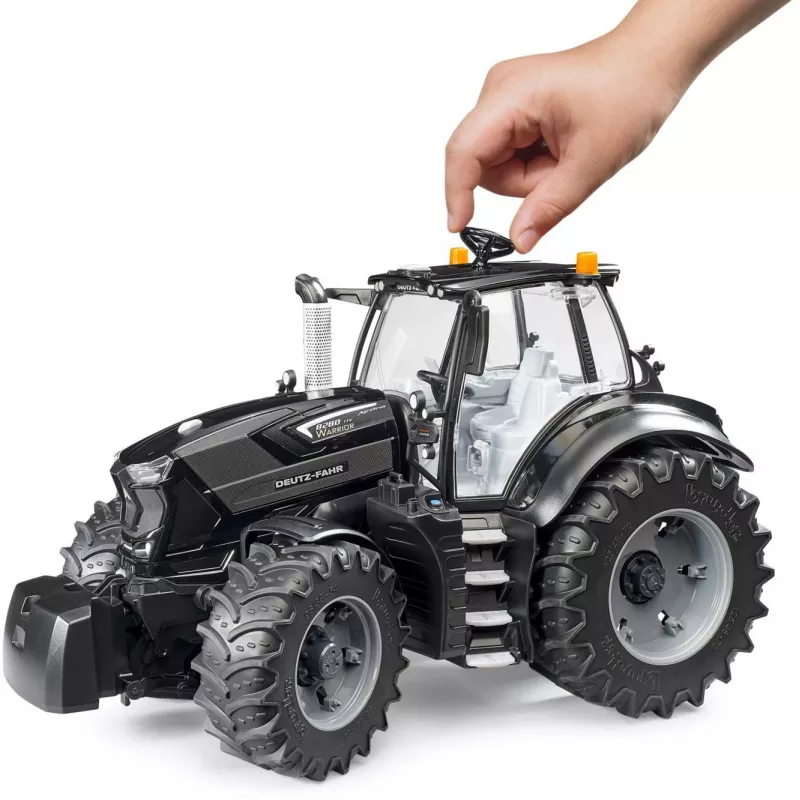 BRUDER DEUTZ-FAHR 8280 TTV Warrior lelutraktori, mittakaava 1:16, Profi-sarja