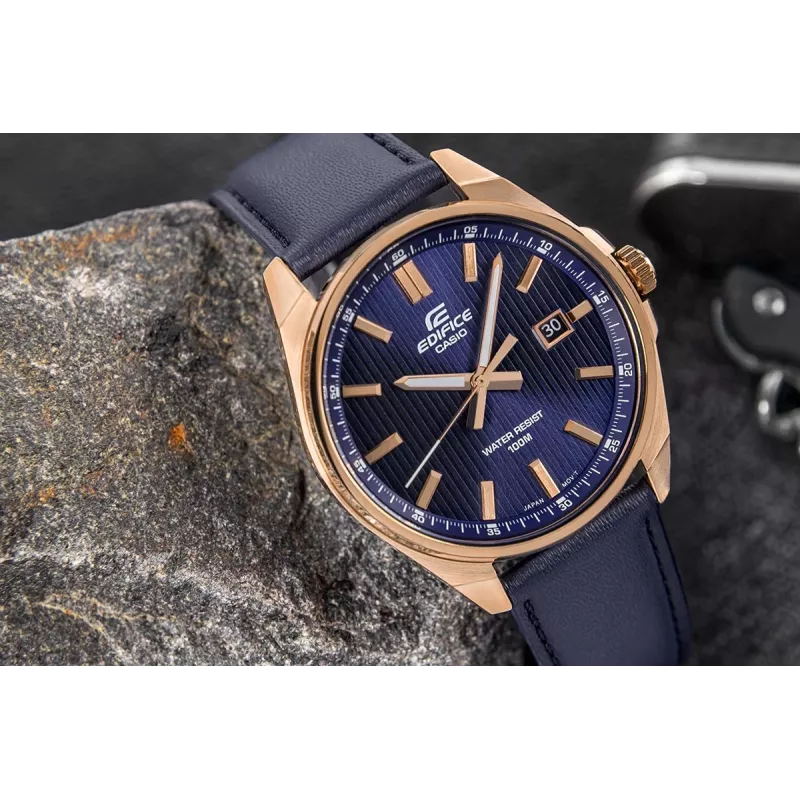 Casio Edifice EFV-150CL-2AVUEF miesten kello sinisellä kellotaululla ja ruskealla nahkarannekkeella