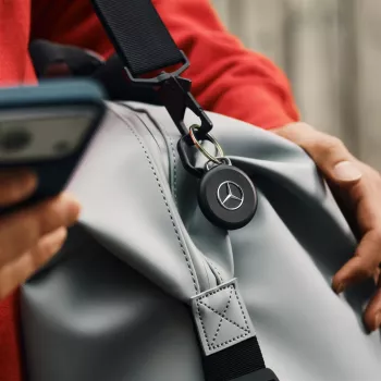 Chipolo LOOP Mercedes – ladattava Bluetooth-paikannin silikonilenkillä iOS & Android, musta