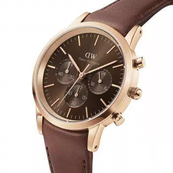 Daniel Wellington Classic 42 mm miesten kello DW00100640 - rosekullanvärinen kuori, musta kellotaulu, musta nahkaranneke