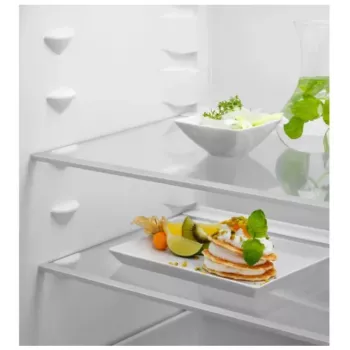 Electrolux LNA7NE18S integroitu jääkaappi-pakastin - 253L kokonaistilavuus, Low Frost, energiatehokkuusluokka E