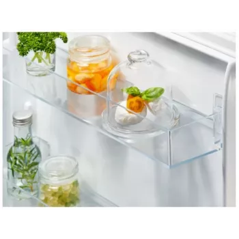 Electrolux LNA7NE18S integroitu jääkaappi-pakastin - 253L kokonaistilavuus, Low Frost, energiatehokkuusluokka E