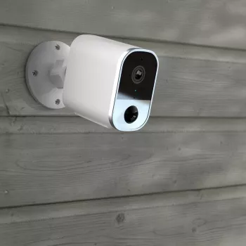 ENGO CONTROLS ECAM-Solar IP-kamera akulla ja aurinkopaneelilla