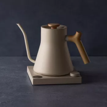 Fellow Stagg EKG PRO sähköinen pour-over-vedenkeitin 900ml seesaminsininen puukahvalla