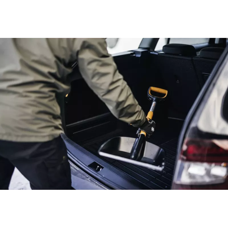 Fiskars X-series teleskooppinen autolapio (musta/oranssi)
