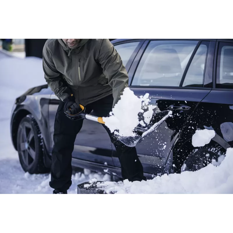 Fiskars X-series teleskooppinen autolapio (musta/oranssi)