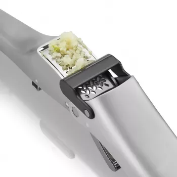GEFU GARLICO valkosipulipuristin, ruostumaton teräs valkosipulipuristin sisäänrakennetulla puhdistustikulla, ergonominen kahva, konepesun kestävä, hopea