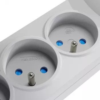 GETFORT 5-osainen ylijännitesuojattu jatkojohto 2 USB-latausliitännällä, 5m kaapeli, harmaa