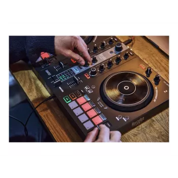 Hercules DJ Essentials -paketti DJControl Inpulse 200:lla, DJMonitor 32 -kaiuttimilla ja HDP DJ45 -kuulokkeilla