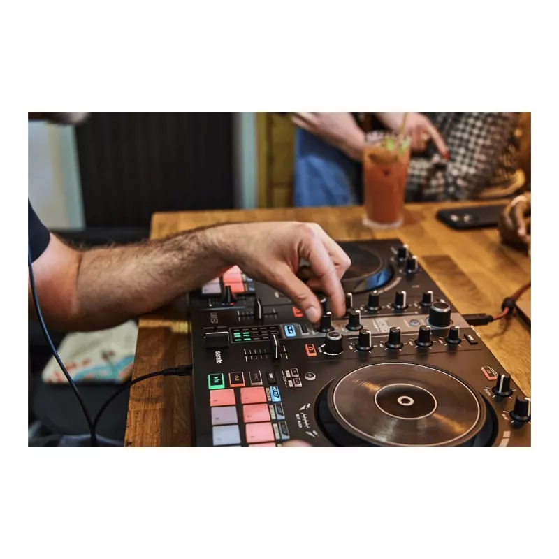 Hercules DJ Essentials -paketti DJControl Inpulse 200:lla, DJMonitor 32 -kaiuttimilla ja HDP DJ45 -kuulokkeilla