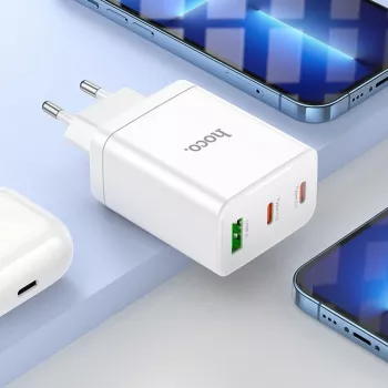 HOCO 35W kaksi USB-C + USB-A PD & QC3.0 seinälaturi USB-C–Lightning-kaapelilla, valkoinen