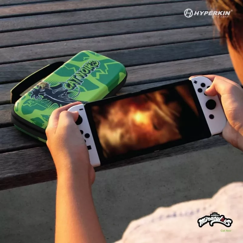 Hyperkin M07541-MTCN kova kotelo, vihreä, monivärinen, PEVA, Nintendo Switch Lite -konsolille, iskunkestävä, vedenpitävä, kantolaukku