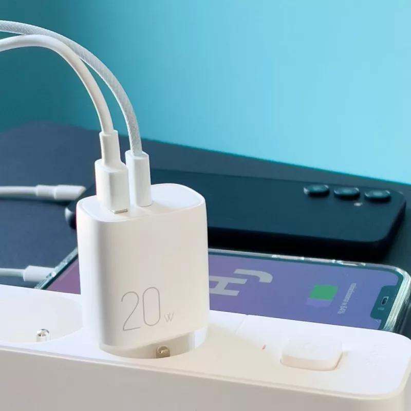 JOYROOM pikalaaturi USB-A QC3.0 / USB-C PD 20W valkoinen (L-QP2011)