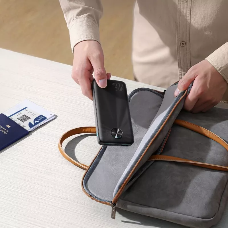 Joyroom JR-PBF15 varavirtalähde 10000mAh USB-C USB-A 22.5W musta
