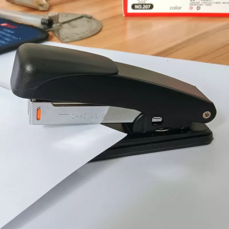 LEAN Classic Office School nitoja musta niitit 50mm 24/6 26/6
