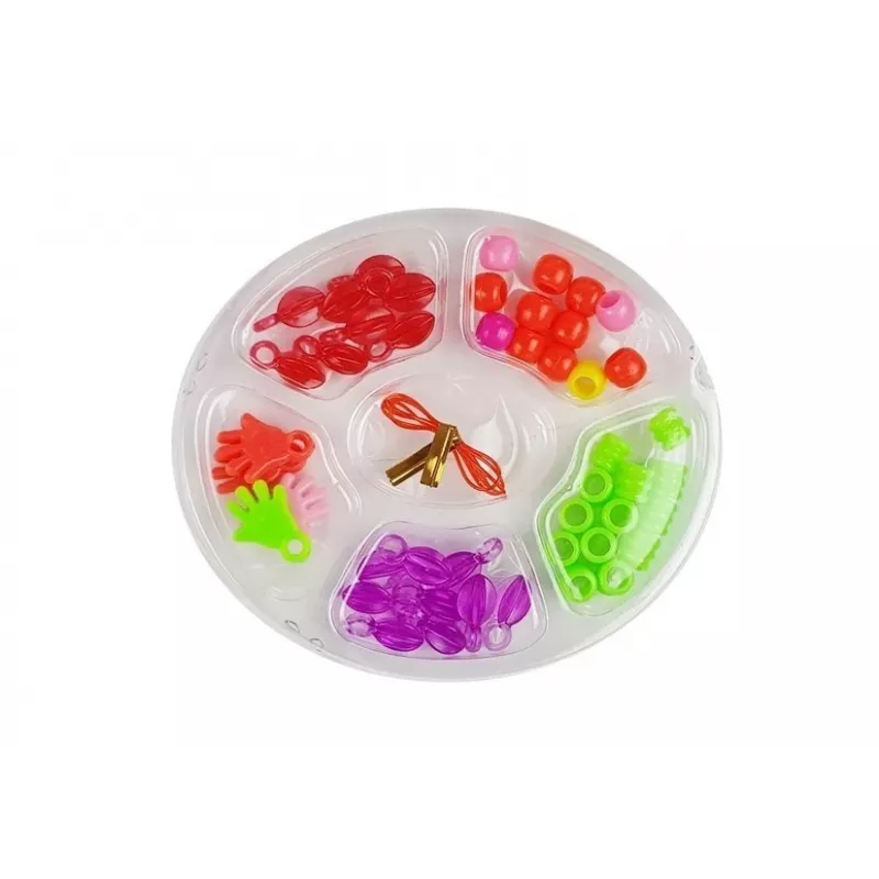 LEAN TOYS kauneussetti salkussa korkokengillä ja kaulakorulla