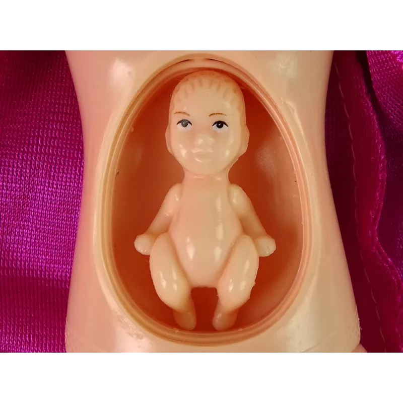 LEAN TOYS raskaana oleva vauvanukke pitkillä hiuksilla ja tarvikkeilla