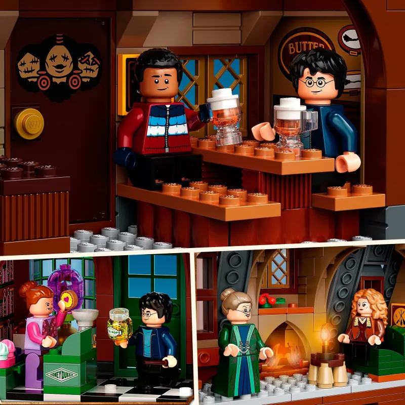 LEGO Harry Potter vierailu Hogsmeadessa 76388 rakennussarja (851 osaa)