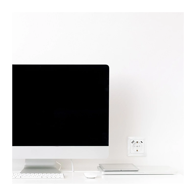 LOGILINK PA0253 seinäpistorasia 1 Schuko-pistorasialla, 1 USB-A- ja 1 USB-C-latausliitännällä, 3,1 A, valkoinen
