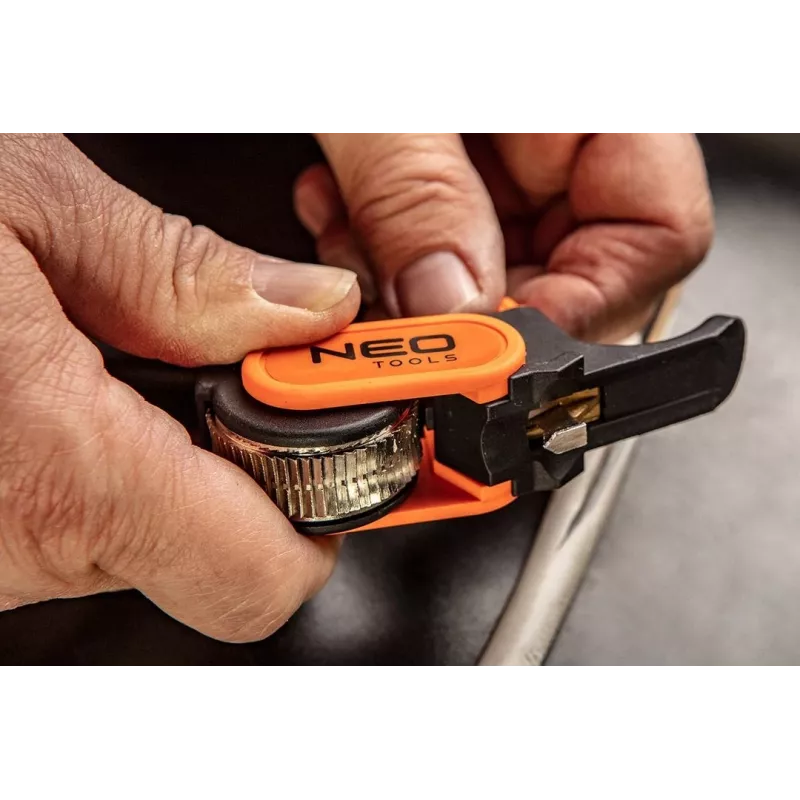 NEO TOOLS 01-400 automaattinen kuorintatyökalu 0,5-6 mm² johdonleikkurilla