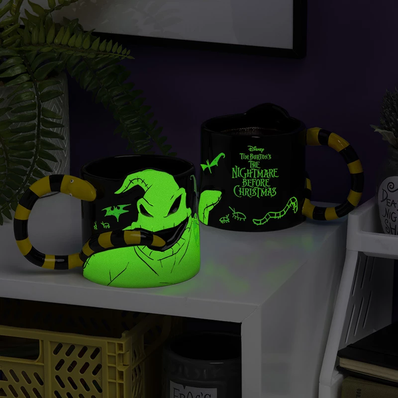 Paladone Oogie Boogie -muotoinen pimeässä hohtava muki