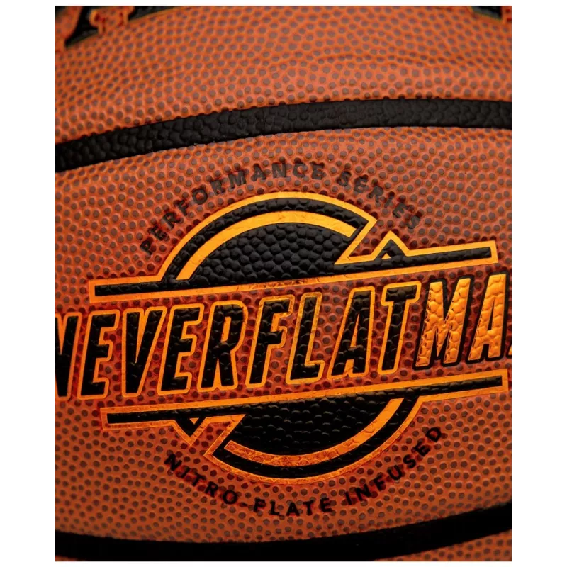 Spalding Neverflat Max sisä-/ulkokoripallo, ruskea