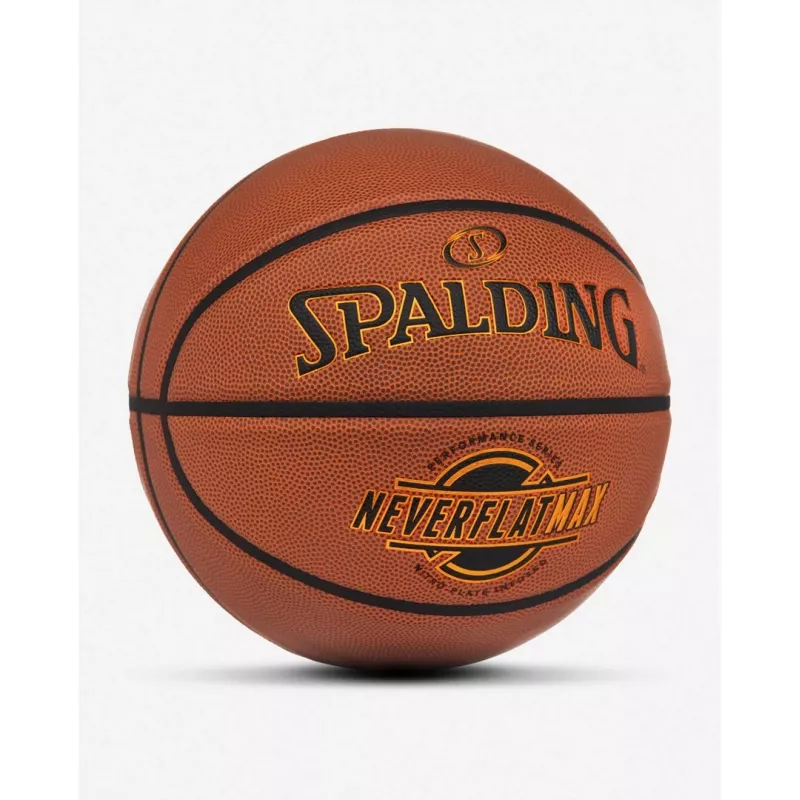 Spalding Neverflat Max sisä-/ulkokoripallo, ruskea