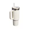 STANLEY The Quencher H2.0 Fluted Tumbler 1,18L Glossy Cream pillillä