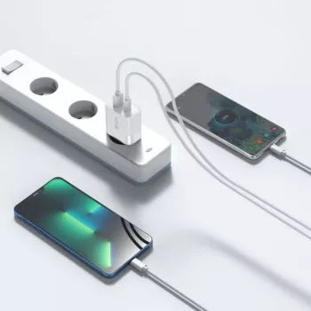 Tech-Protect White MagSafe -takakansi Apple iPhone 15 Pro Max -malliin
