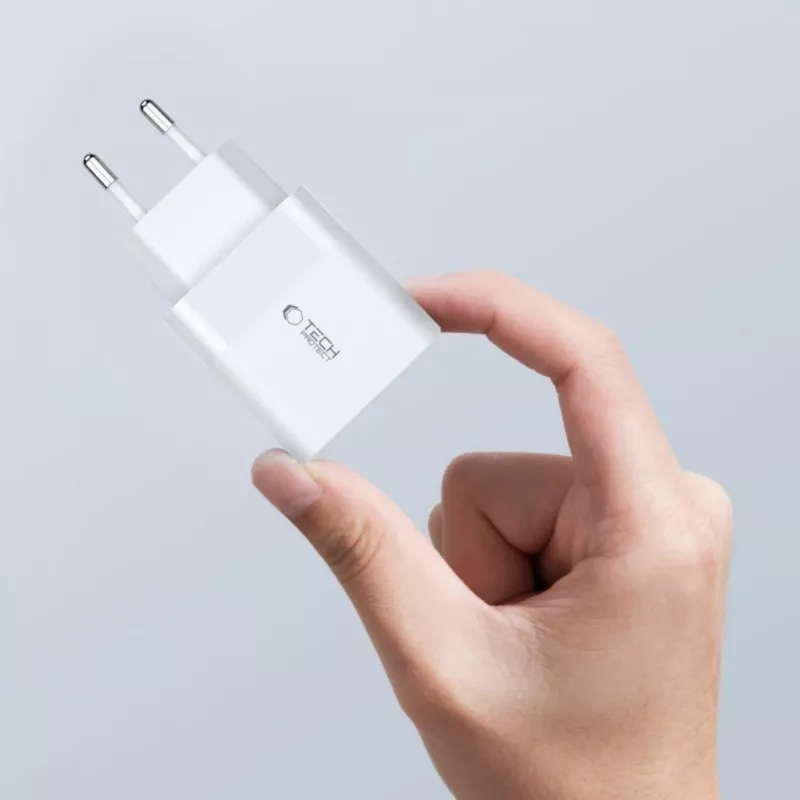 Tech-Protect White MagSafe -takakansi Apple iPhone 15 Pro Max -malliin