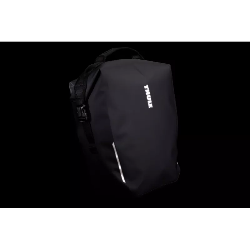 Thule 5476 Shield Pannier 22L with InLock musta